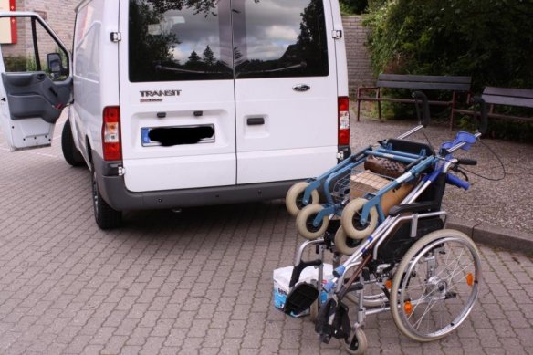 Sachspendenübergabe Pflegeheim Tabea durch Bücher-für-den-Michel